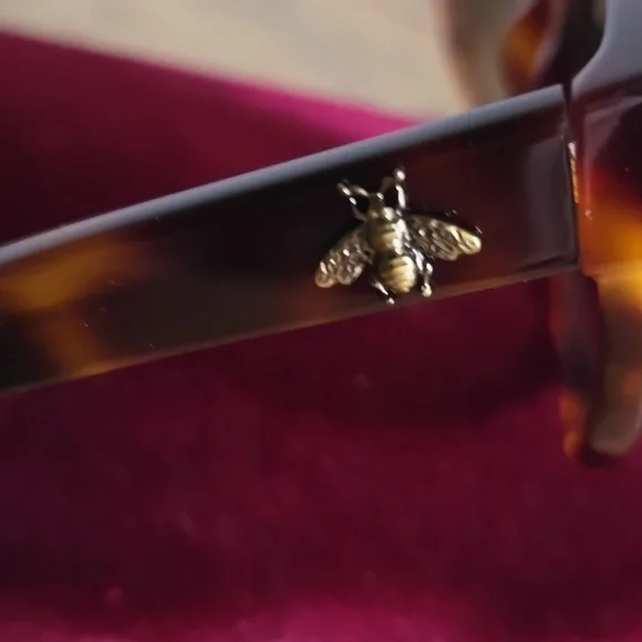 Gucci Brown Tortoise Women's Sunglasses - Picture 4 of 10